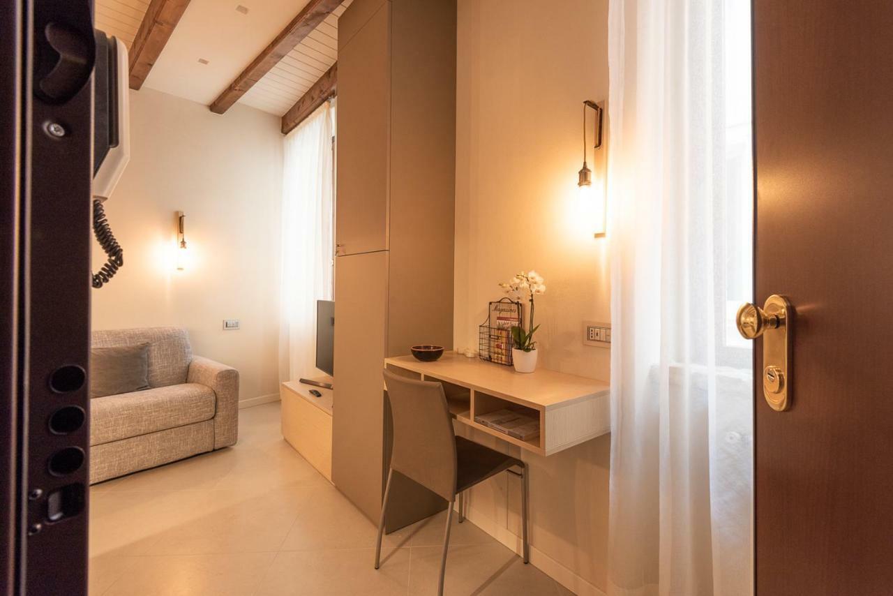 Dreamy Apartment Tre Corone Old Town Desenzano del Garda Exterior photo