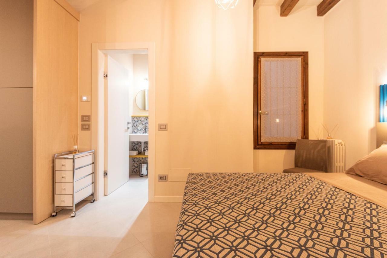 Dreamy Apartment Tre Corone Old Town Desenzano del Garda Exterior photo